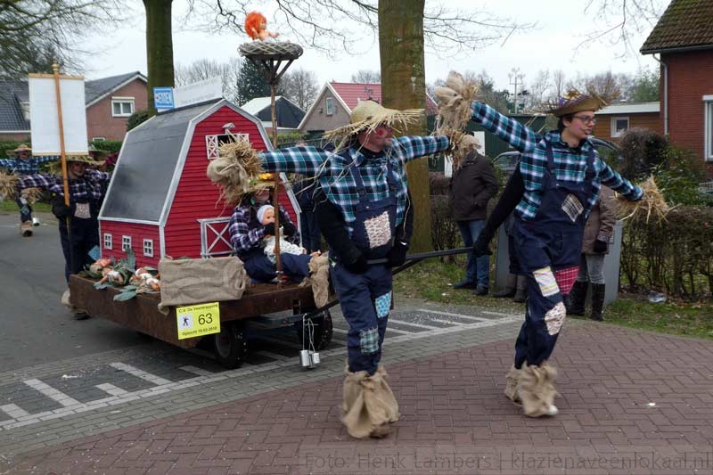 Duizenden belangstellenden carnavalsoptocht 'De Veentrappers'