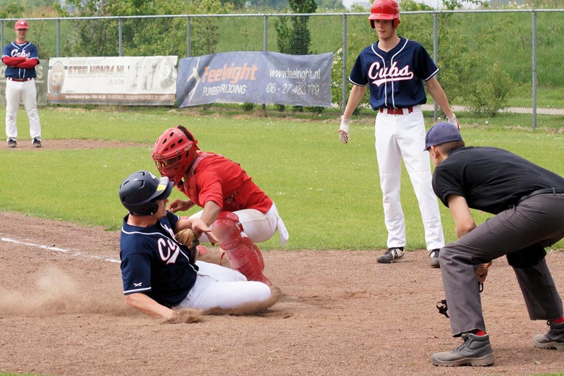 Yorben-Rooi, Bedrocks